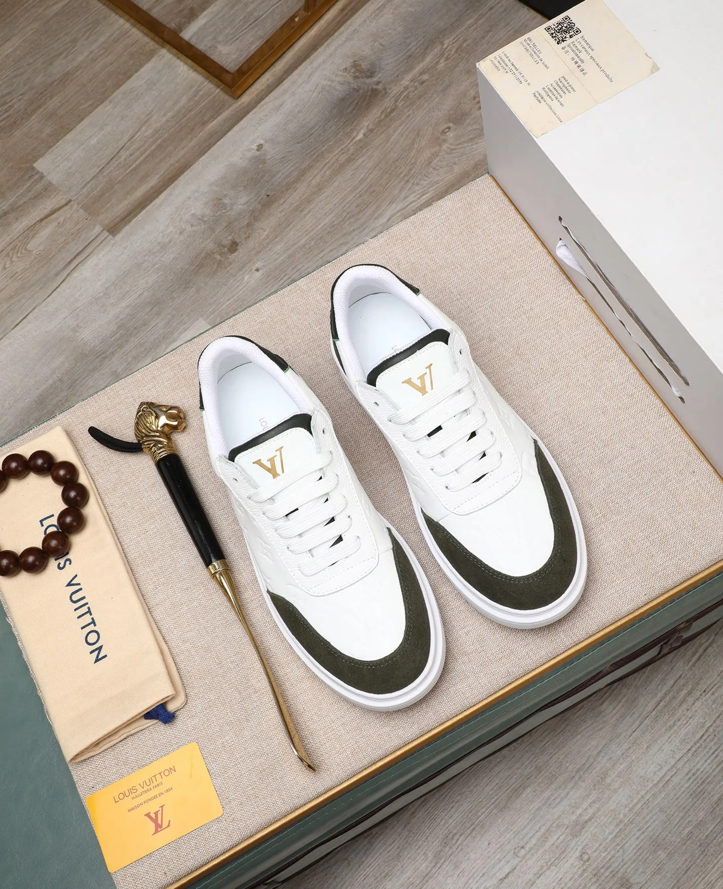 Men's shoes 💰540 📛📛【LOUIS VUITTON】Louis Vuitton new product👟Milan fashion catwalk style🇰🇾🇰🇾LV family logo, celebrity style, a must-have for fashionistas⚠️Classic presbyopia flower➕Water-dyed cow lining➕Special outsole👞Number 38-44 (45 46 custom-made)